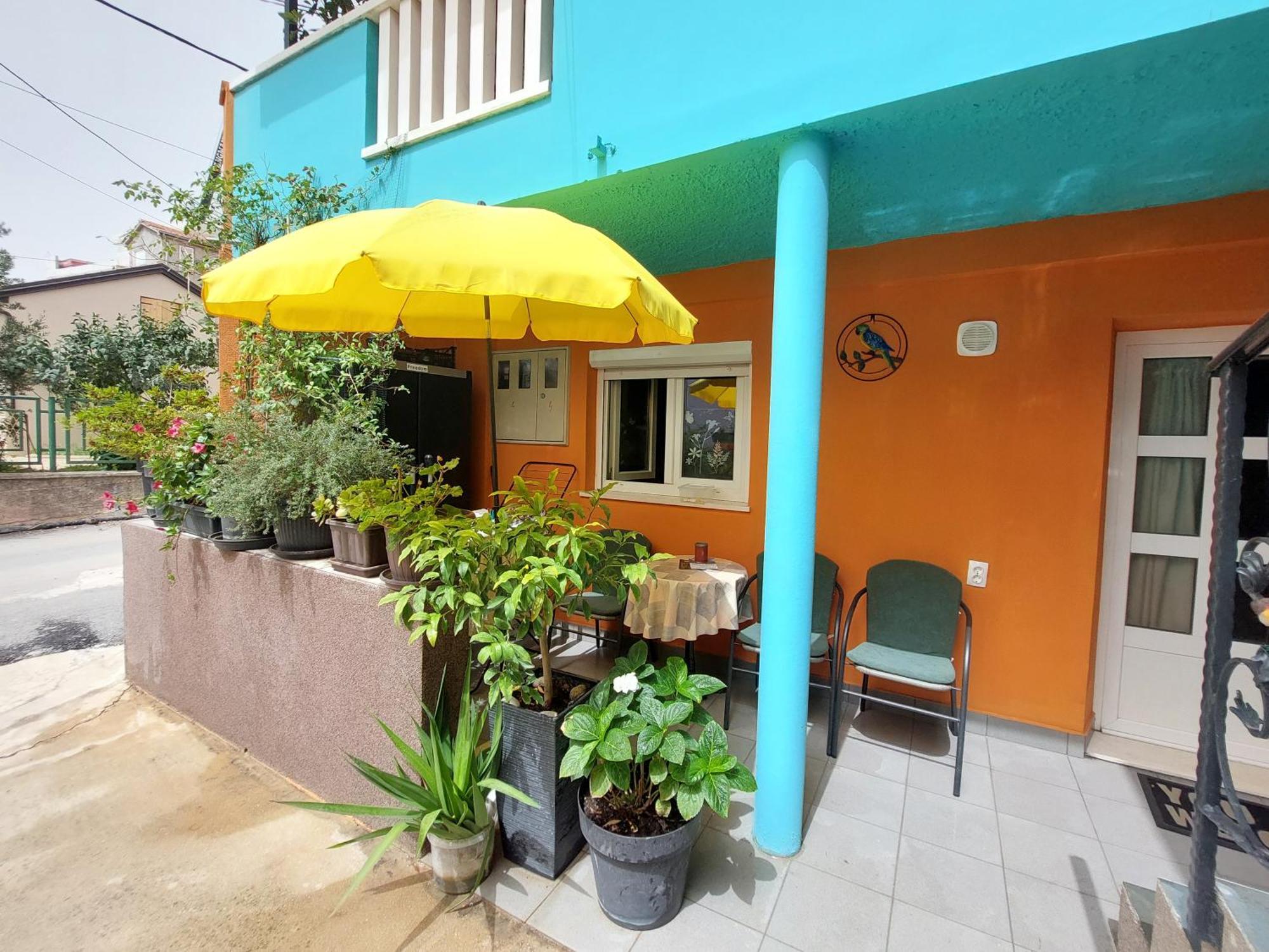Mexicana Yellow Apartament